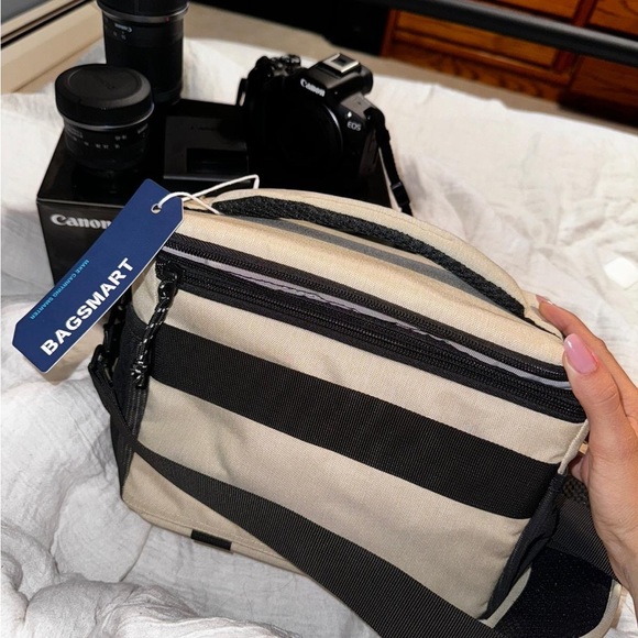 Canon EOS R50 Black Camera Kit - Picture 2 of 3